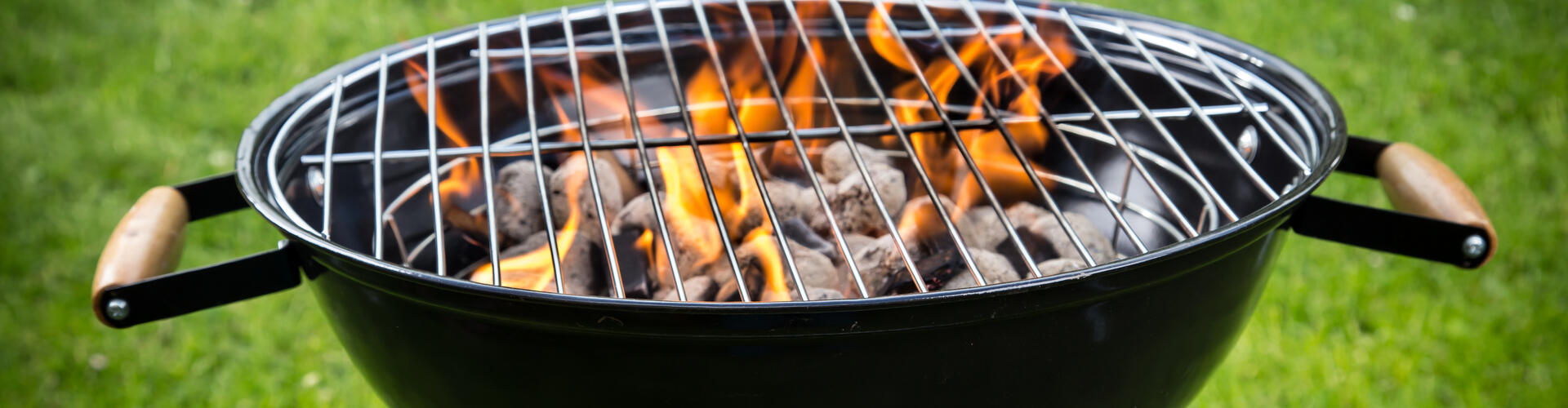 Nettoyer la grille de son barbecue avec Maison et Services