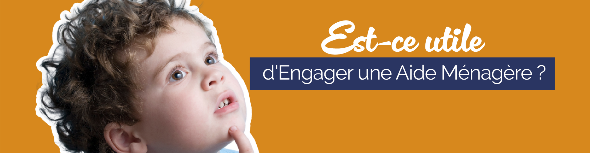 image-d'un-enfant-qui-réfléchit-main-sur-la-bouche