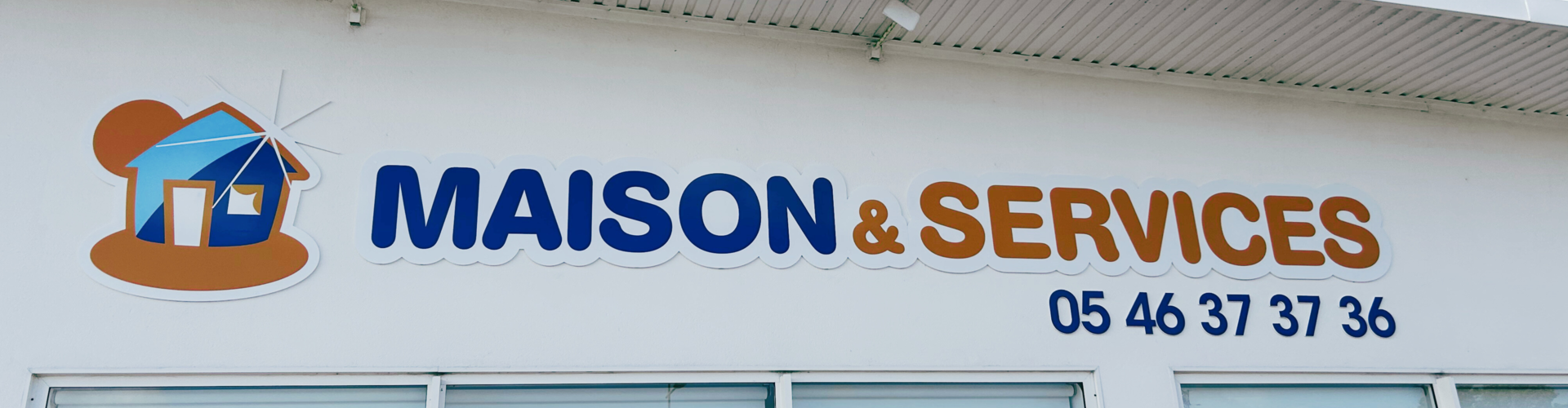 Nouvelle devanture pour votre agence Maison & Services La Rochelle