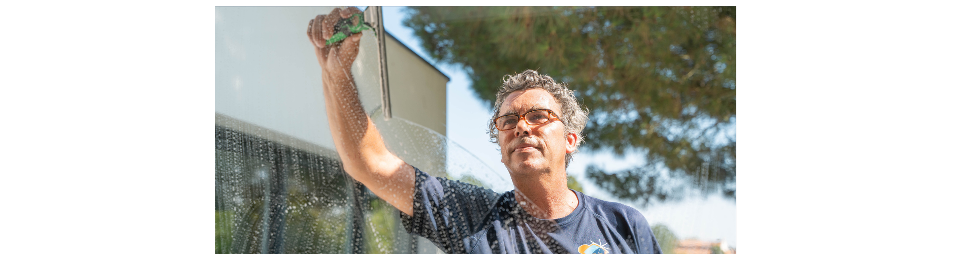 Des vitres propres malgré le soleil et la poussière