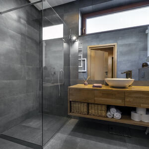 Nettoyer une paroi de douche avec Maison et Services