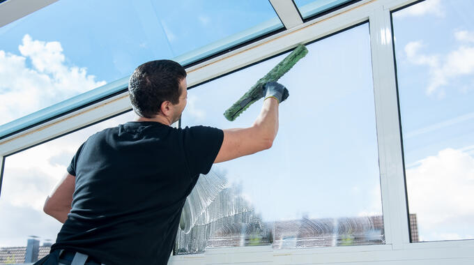 Nettoyeur de vitres - Entretien extérieur des vitres - Maison et Services