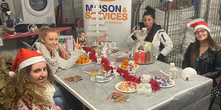 Plusieurs salariés sont venus à l'agence de Pornic les 14 et 16 Décembre pour un gouter de noël. 