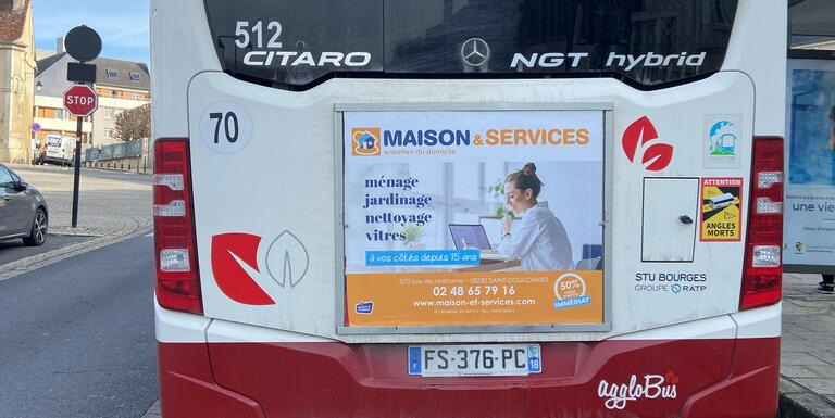 Maison et Services Bourges communique sur les bus de la ville de Bourges
