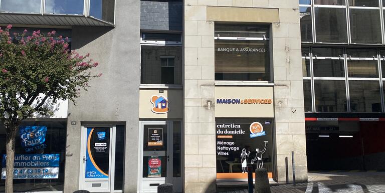 vitrine-agence-saumur