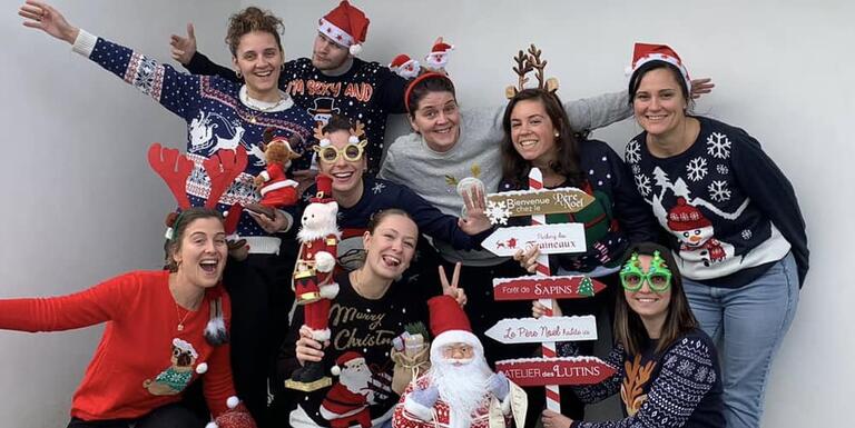 Pull-de-Noël-Maison-et-Services-Challans