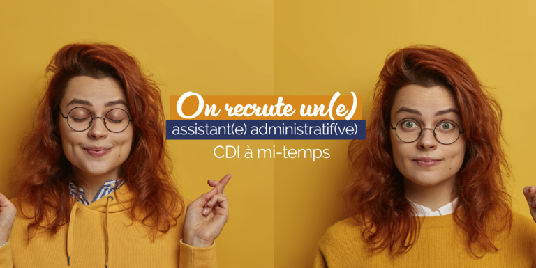 femme-qui-croise-les-bras-et-qui-pointe-du-doigt-recrutement-image