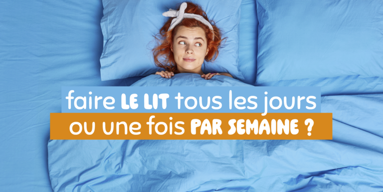 img-femme-couchée-sur-un-lit-drap-bleu-qui-réflechit