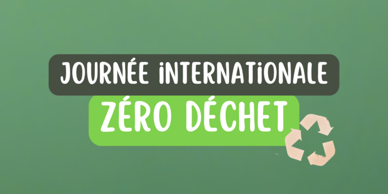 Bannière fond vert avec boite de recyclage de chaque cotés et avec écrit au centre Journée internationale zéro déchet